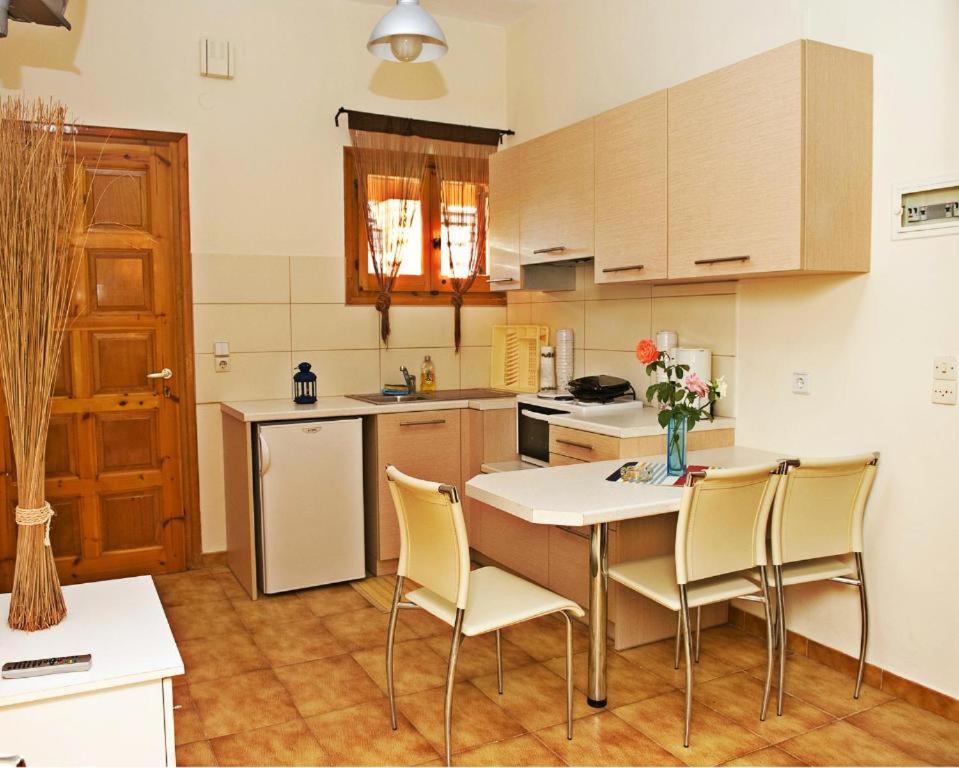 Feeloxenia Corfu Apartments Akharávi Eksteriør bilde