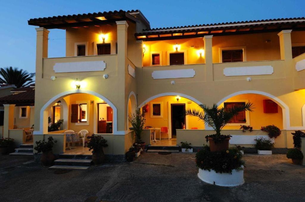 Feeloxenia Corfu Apartments Akharávi Eksteriør bilde