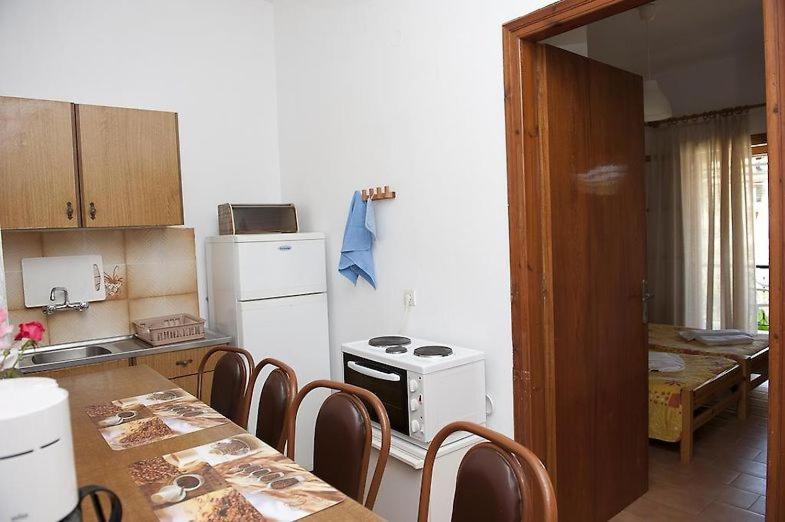 Feeloxenia Corfu Apartments Akharávi Eksteriør bilde