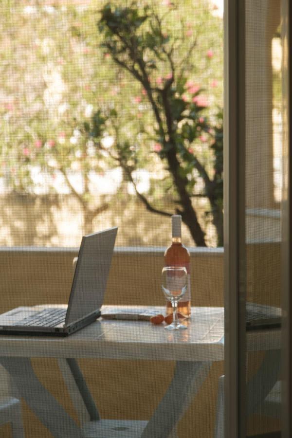 Feeloxenia Corfu Apartments Akharávi Eksteriør bilde