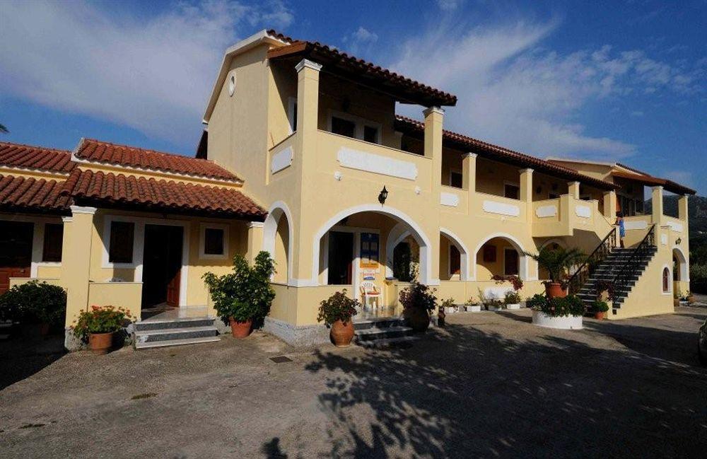Feeloxenia Corfu Apartments Akharávi Eksteriør bilde
