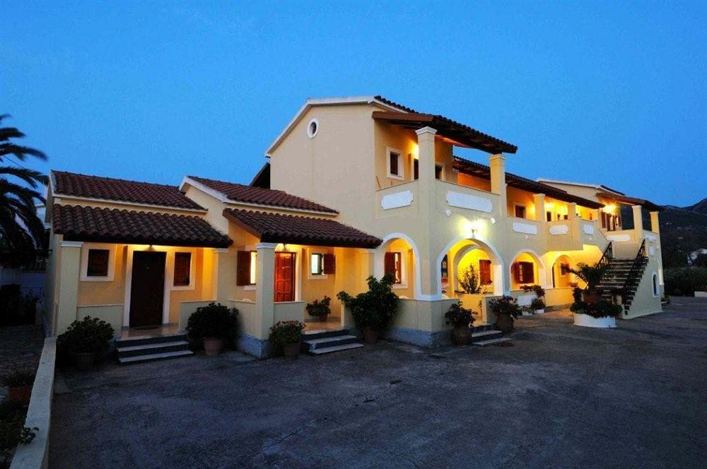 Feeloxenia Corfu Apartments Akharávi Eksteriør bilde