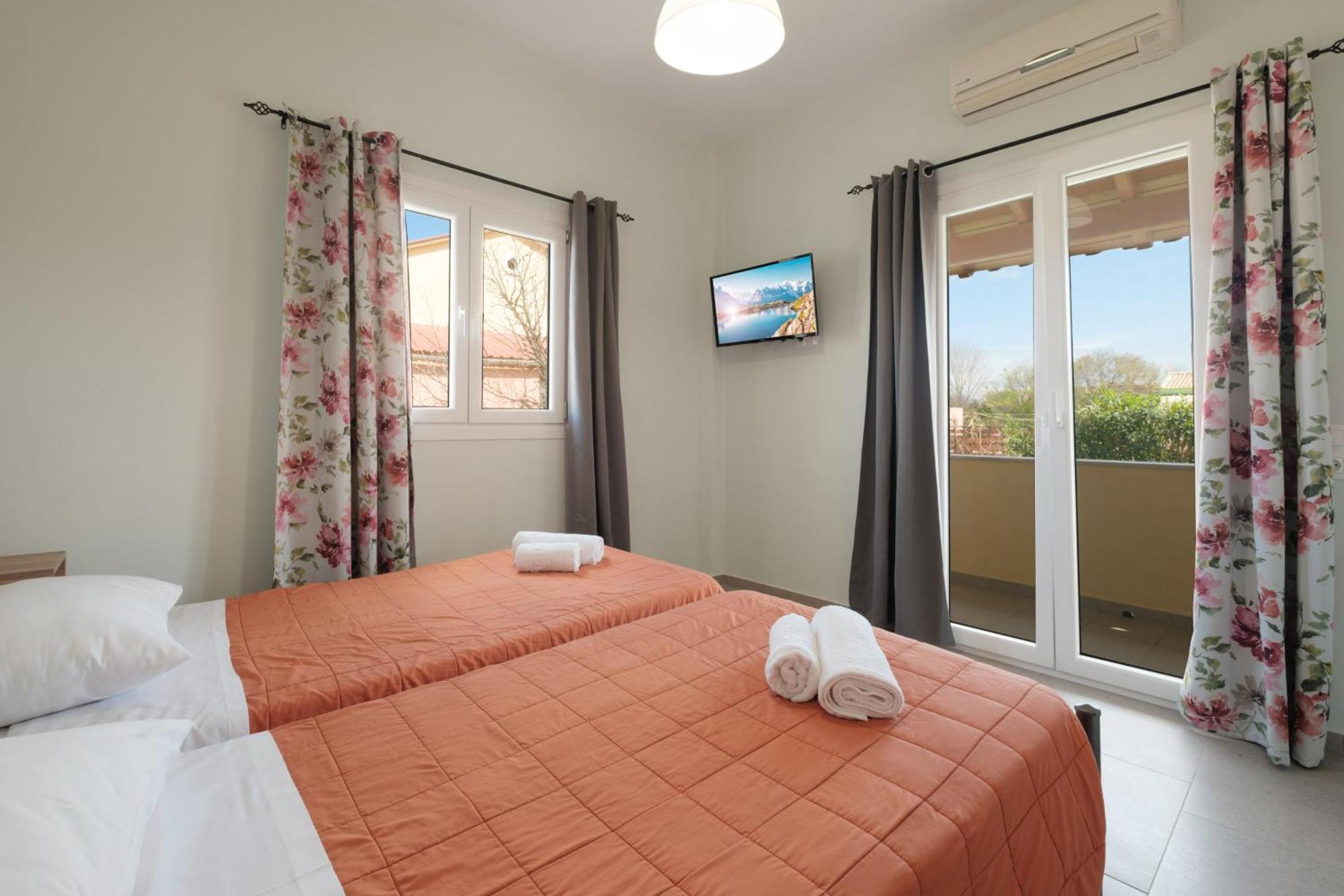 Feeloxenia Corfu Apartments Akharávi Eksteriør bilde