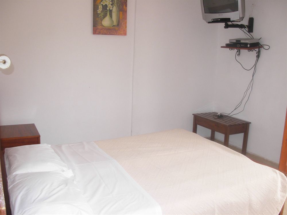 Feeloxenia Corfu Apartments Akharávi Eksteriør bilde