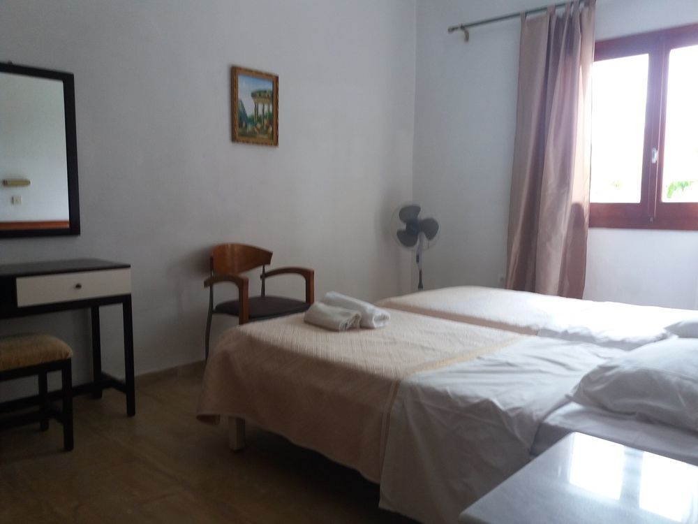 Feeloxenia Corfu Apartments Akharávi Eksteriør bilde