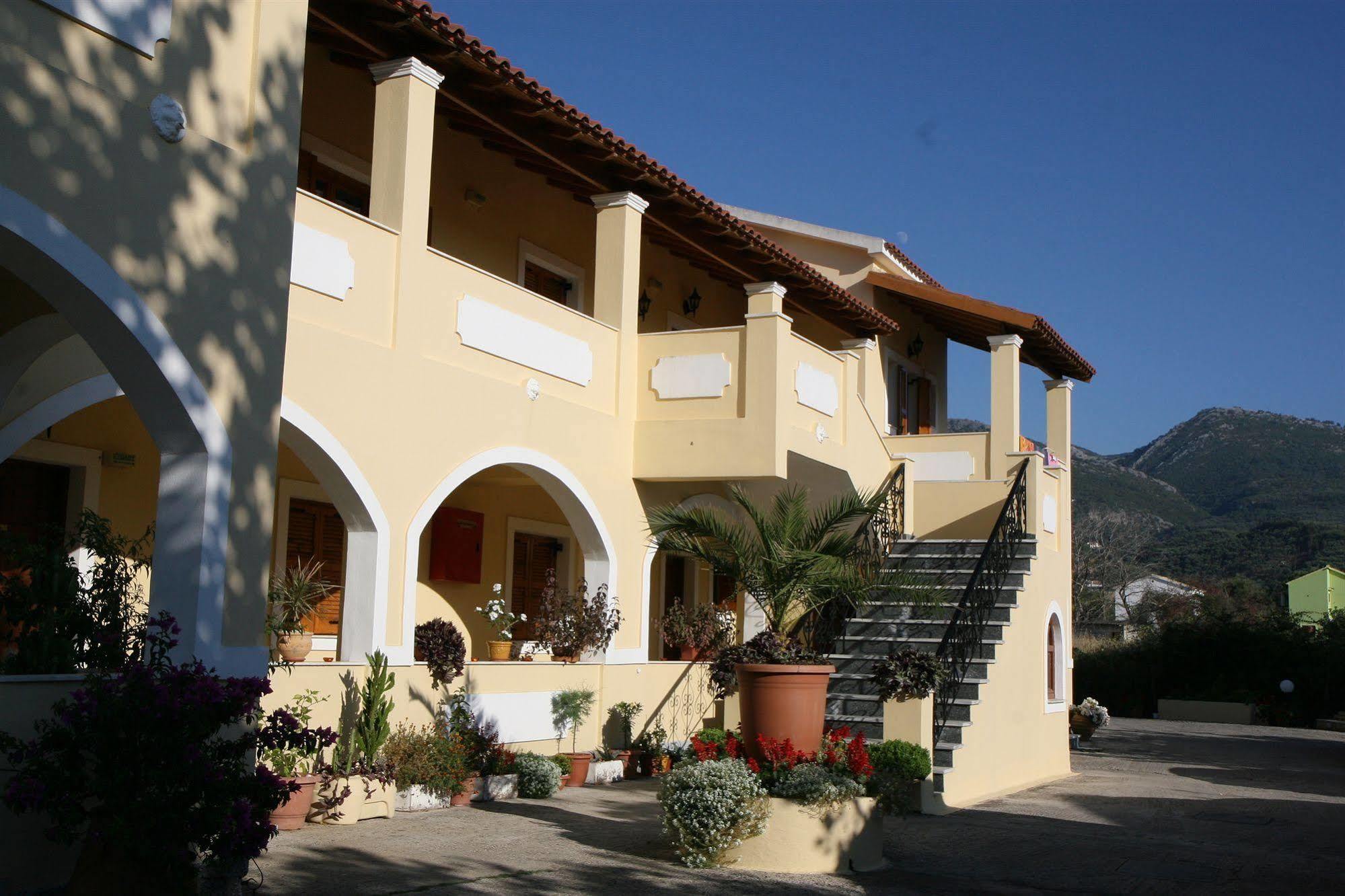 Feeloxenia Corfu Apartments Akharávi Eksteriør bilde