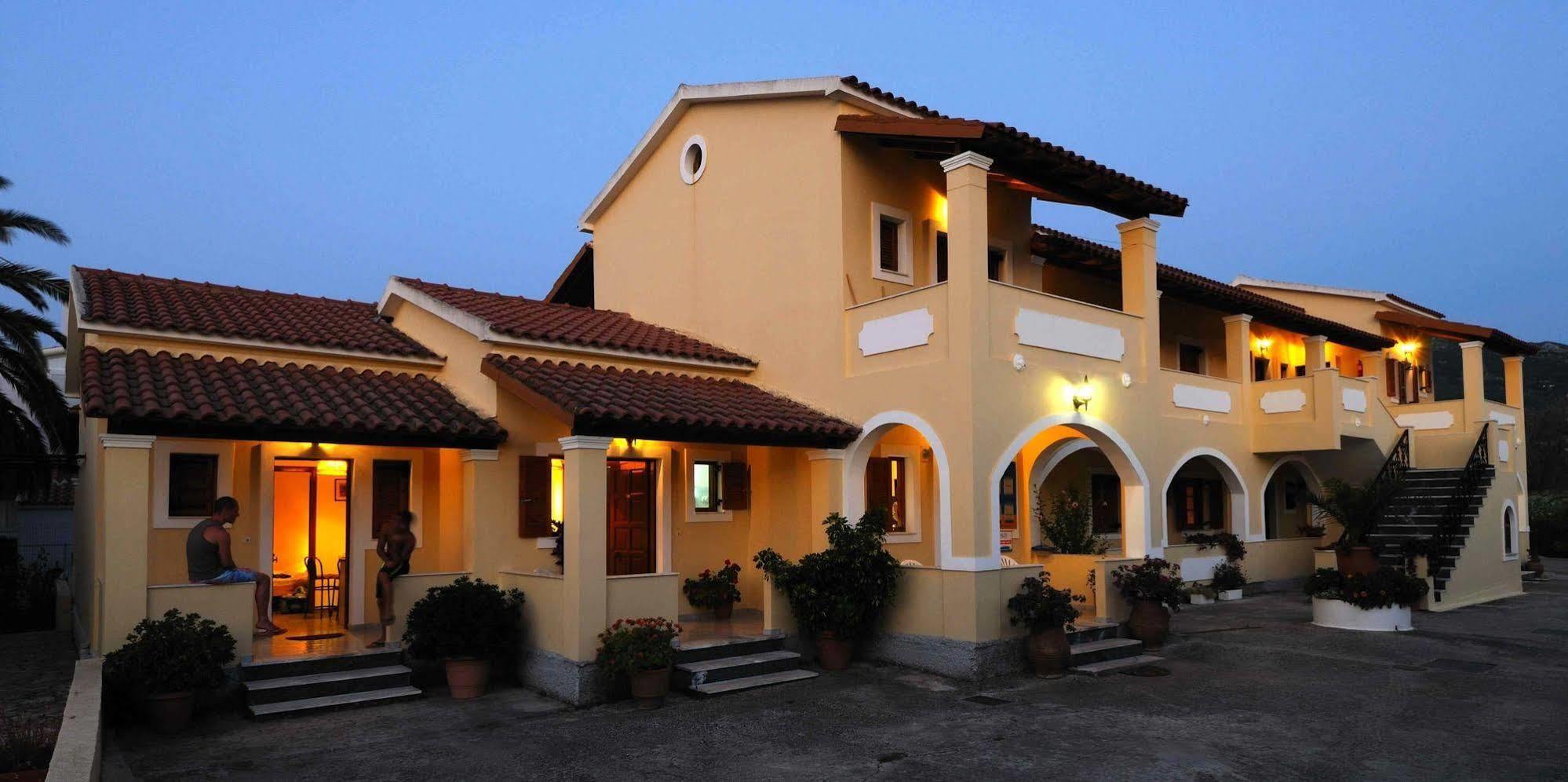 Feeloxenia Corfu Apartments Akharávi Eksteriør bilde