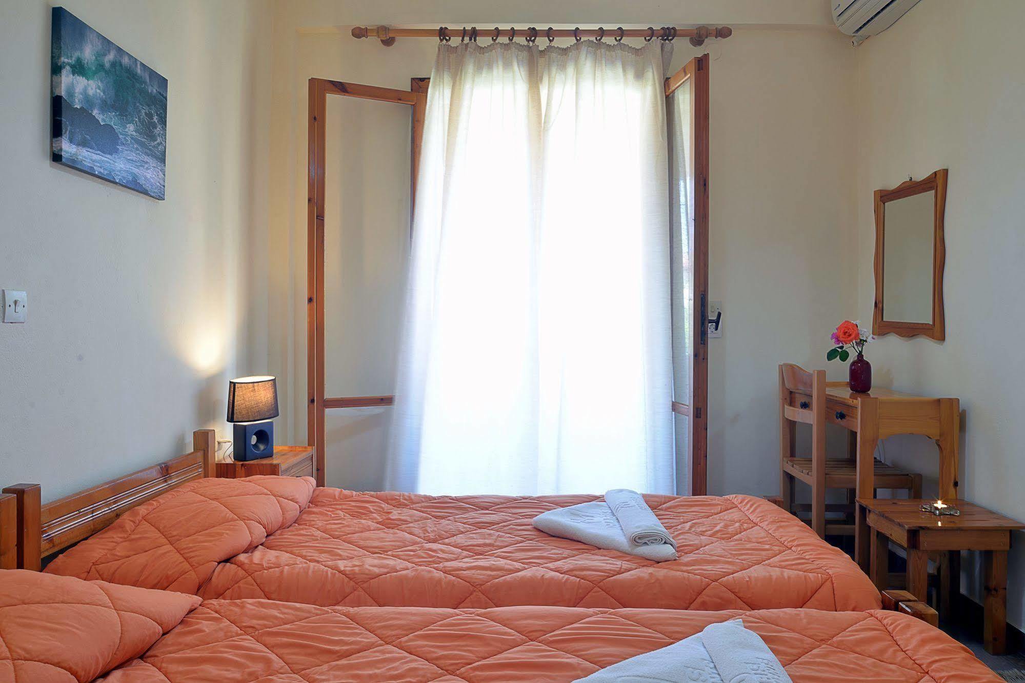 Feeloxenia Corfu Apartments Akharávi Eksteriør bilde