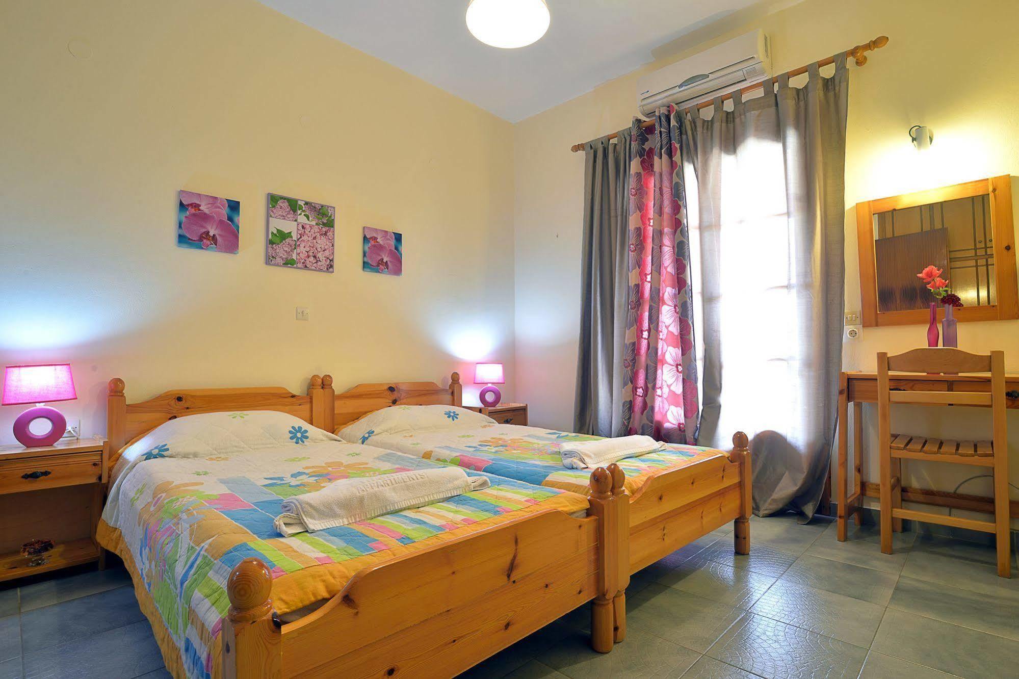 Feeloxenia Corfu Apartments Akharávi Eksteriør bilde