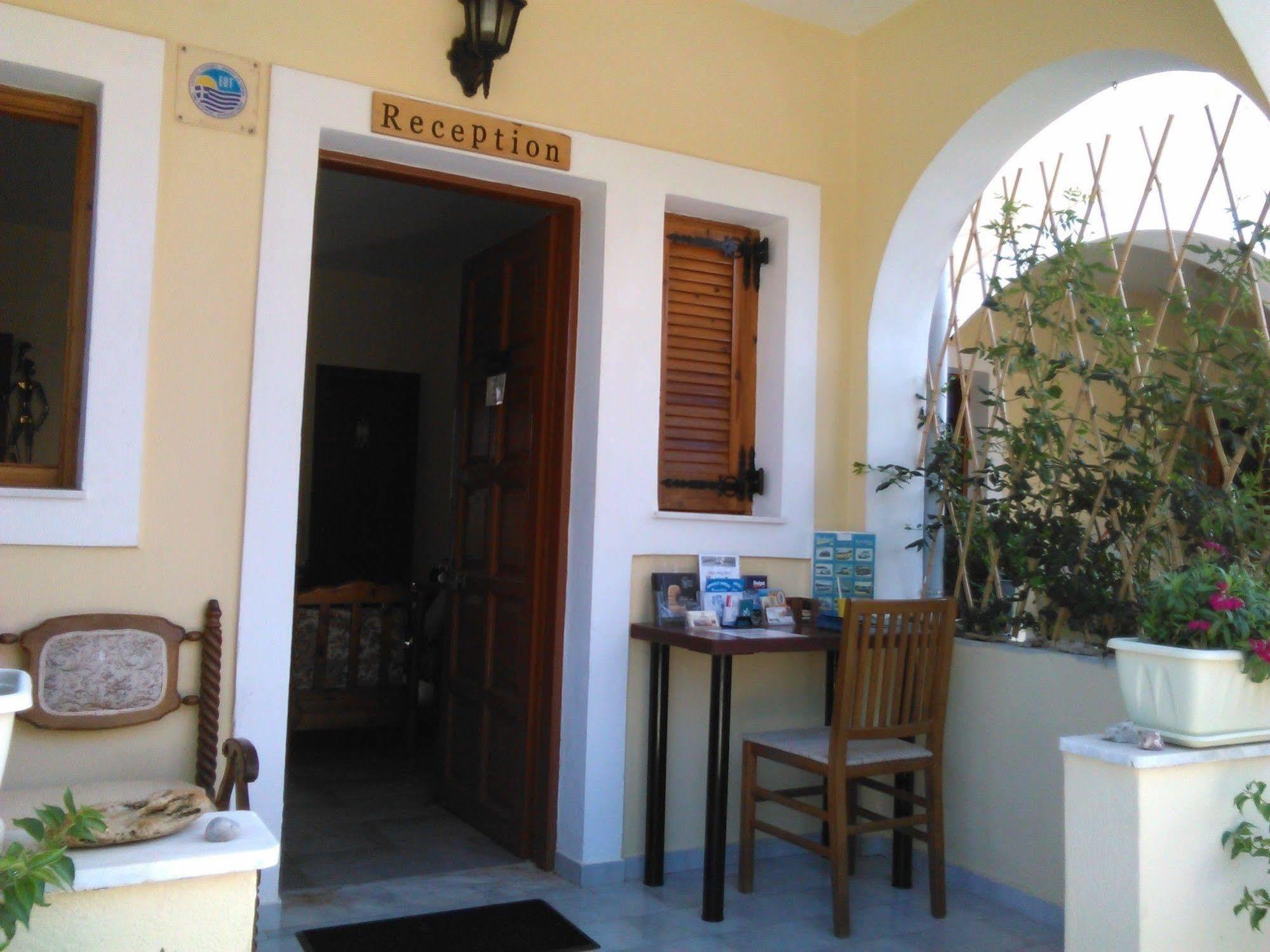 Feeloxenia Corfu Apartments Akharávi Eksteriør bilde